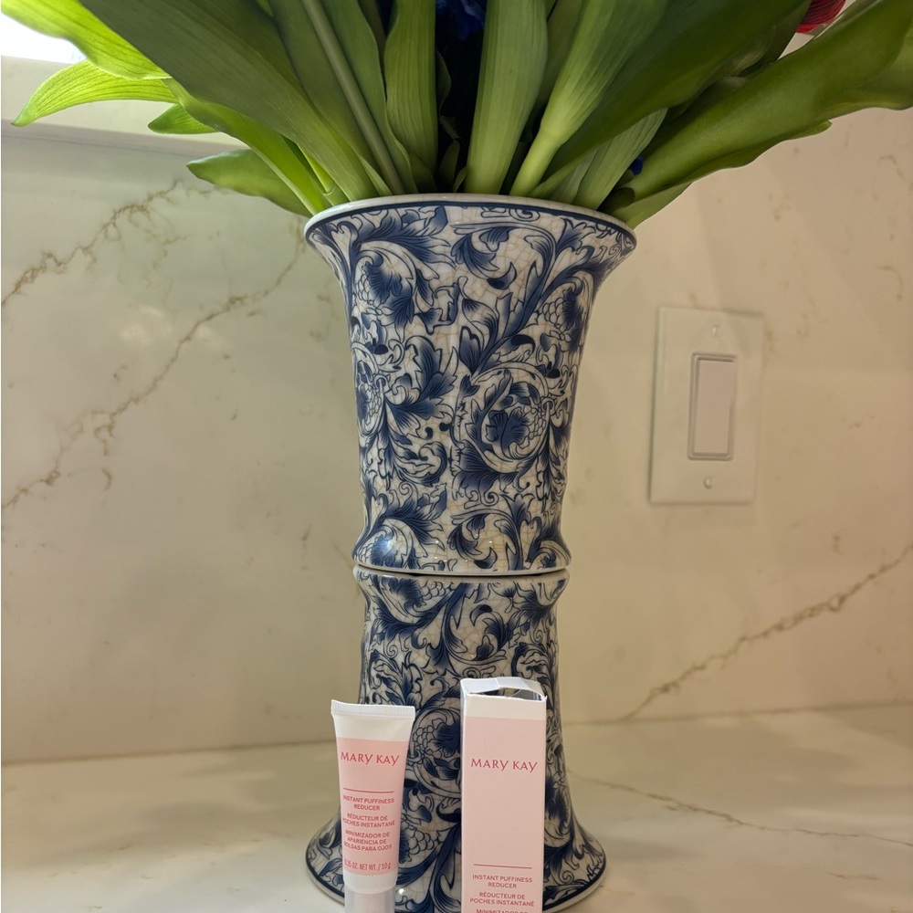 Mary Kay Instant Puffiness Reducer